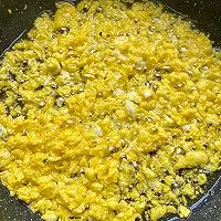 2:Scramble the eggs first
