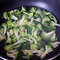 2:Blanch broccoli just until vibrant green