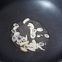 3:Sauté aromatics gently to avoid bitterness