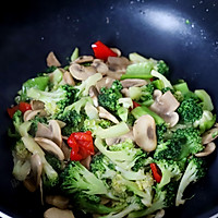 6:Finish with bell pepper and green onion tops