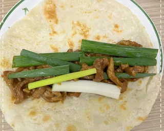 5:Assemble, roll tightly, and slice neatly