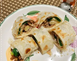 5:Assemble, roll tightly, and slice neatly