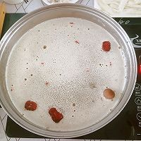 2:Let the broth simmer just long enough for the flavor to settle