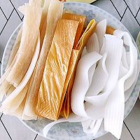 1:Don’t rush the beef—let it thaw until it’s just pliable enough to separate