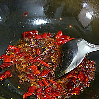 4:Toast chilies and bloom the chili bean paste