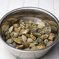 1:Soak clams to purge sand—patience pays off