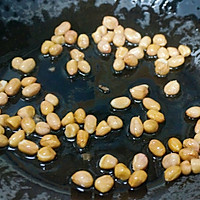 4:Toast peanuts slowly in a cold pan