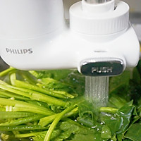1:Wash and trim greens while water comes to a boil